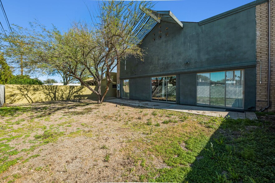 More Photos Of 3002 N 67th Pl, Scottsdale Office For Sale