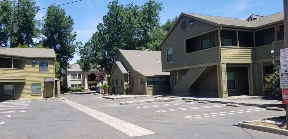 More Photos Of 621-627 13th St, Modesto Office For Lease