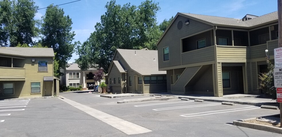 More Photos Of 621-627 13th St, Modesto Office For Lease