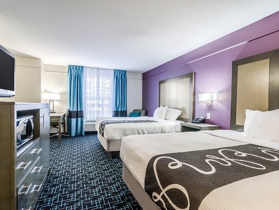 More Photos Of 6901 NW 83rd St, Kansas City Hotel For Sale