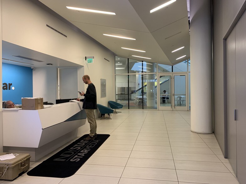 More Photos Of 49 W Maryland St, Indianapolis General Retail For Lease