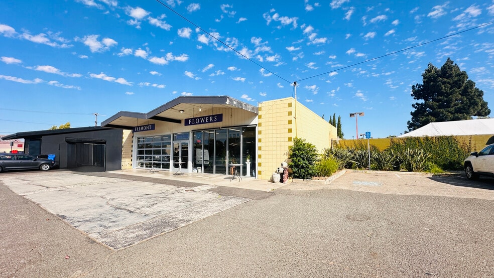 More Photos Of 4050 Alder Ave, Fremont Freestanding For Sale