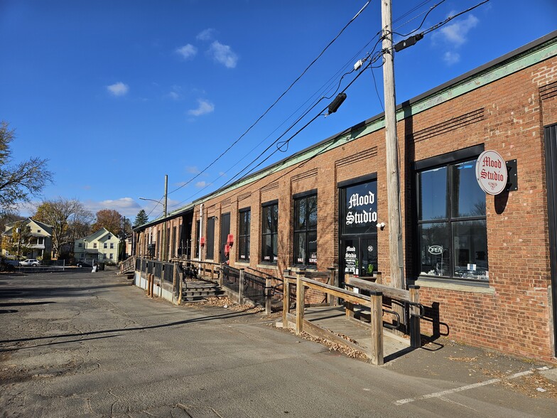 More Photos Of 725 Main St, Middletown Storefront For Lease