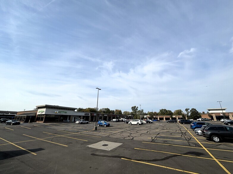 More Photos Of 27841-27909 Orchard Lake Rd, Farmington Hills Unknown For Lease
