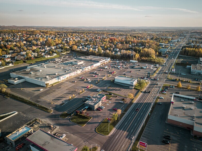 More Photos Of 1055 Av Du Pont S, Alma General Retail For Lease