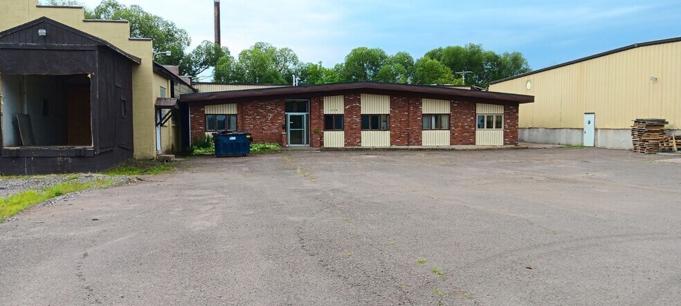 More Photos Of 236 S 2nd St, Butternut Distribution For Lease