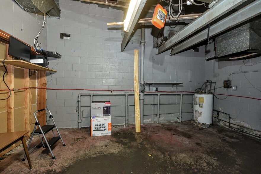 More Photos Of 1061-1065 Main Ave, Clifton Auto Repair For Sale