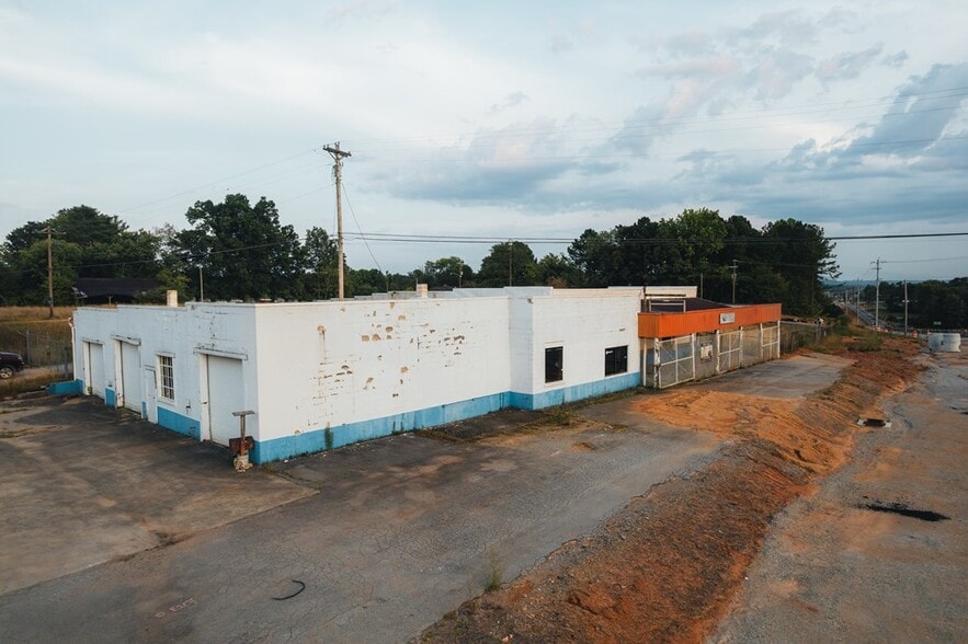 More Photos Of 1470 S Jefferson Ave, Cookeville Showroom For Sale