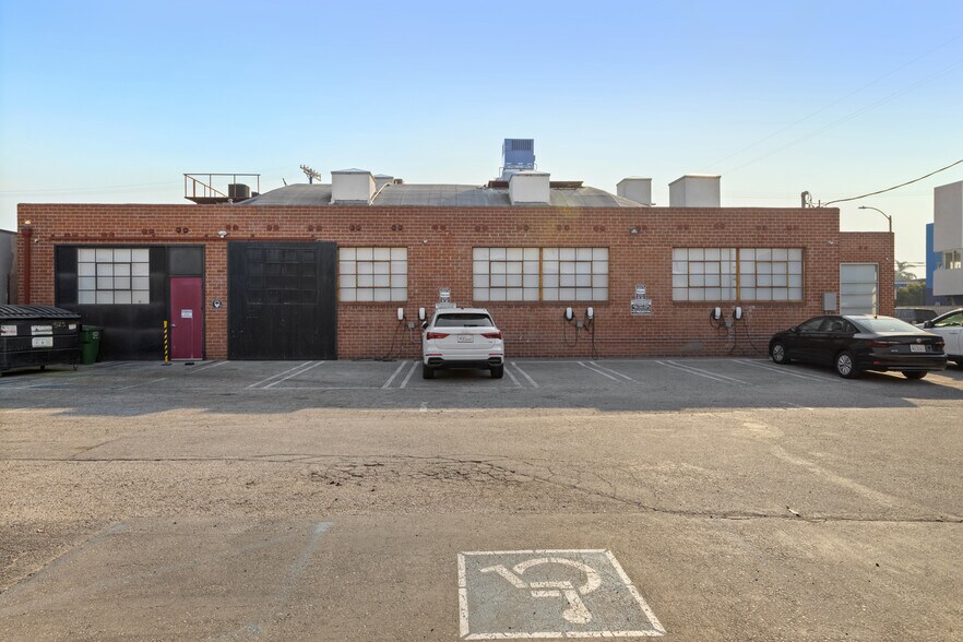 More Photos Of 523 Victoria Ave, Venice Loft Creative Space For Lease