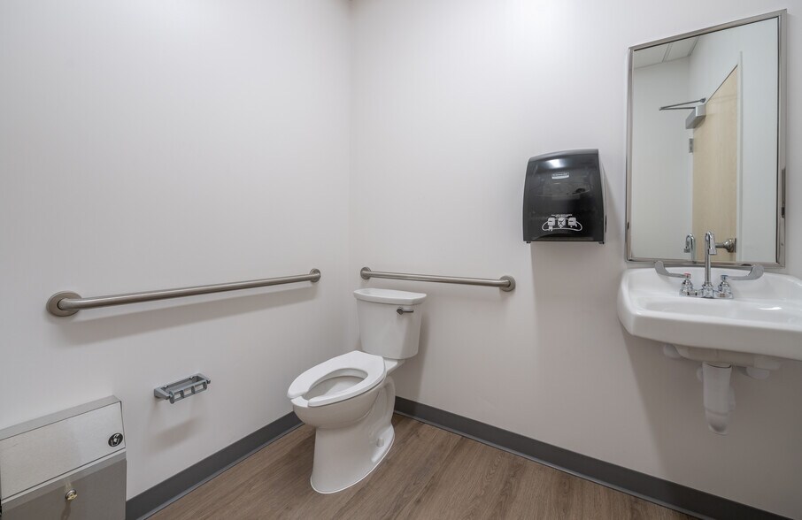 More Photos Of 2280 Lane Ave N, Jacksonville Unknown For Lease