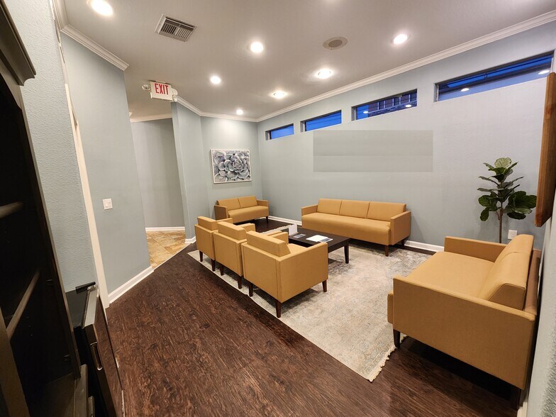 More Photos Of 225 E Edgewood Dr, Friendswood Hospital For Lease