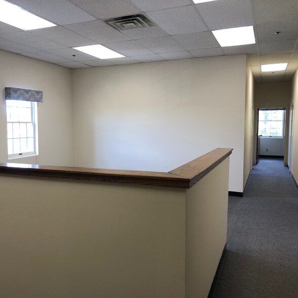 More Photos Of 960 Turnpike St, Canton Office For Lease