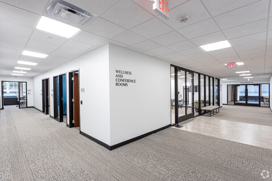 More Photos Of 7701 Forsyth Blvd, Clayton Office For Lease