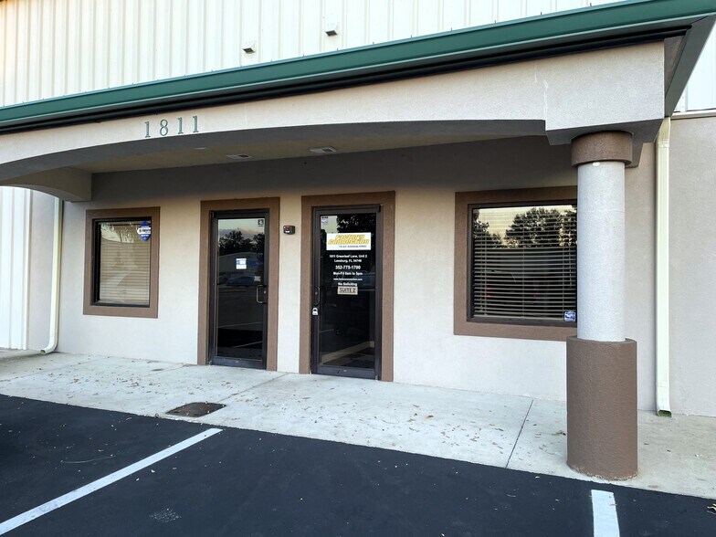 More Photos Of 1811 Greenleaf Ln, Leesburg Warehouse For Lease