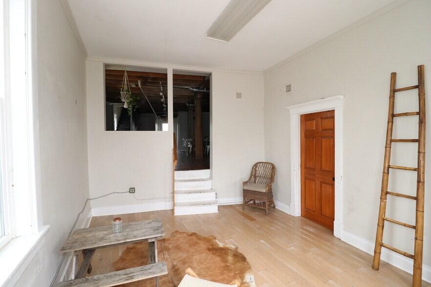 More Photos Of 139 S Broadway St, Blanchester Storefront Retail Residential For Sale