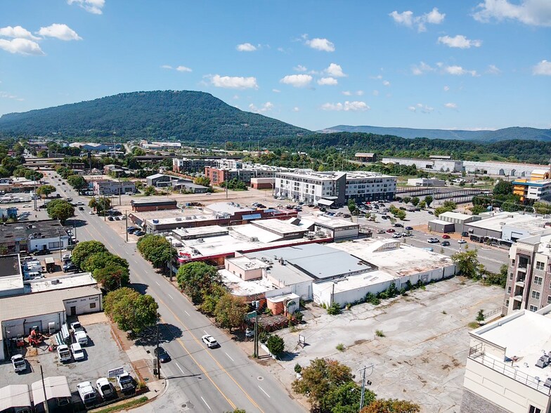 More Photos Of 1809 Broad St, Chattanooga General Retail For Sale