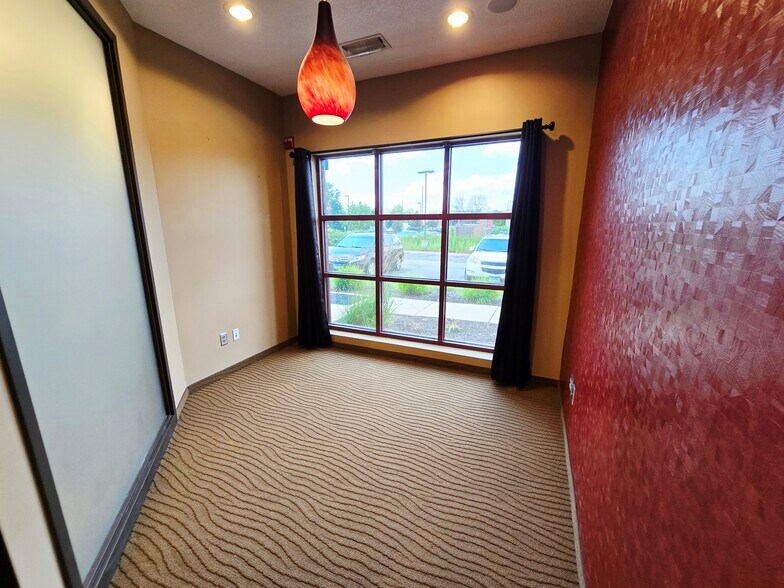 More Photos Of 3525 Plymouth Blvd, Plymouth Office Residential For Lease