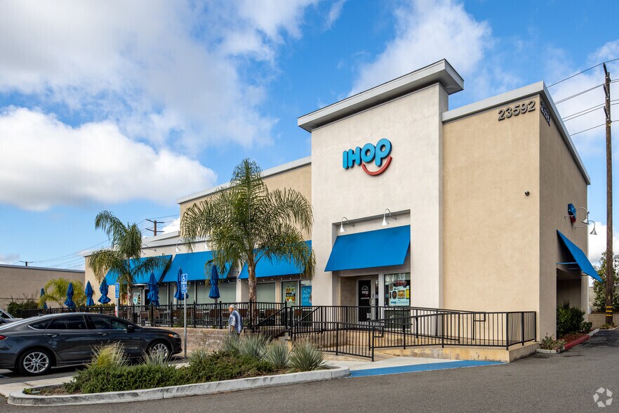 More Photos Of 23642 Rockfield Blvd, Lake Forest General Retail For Lease