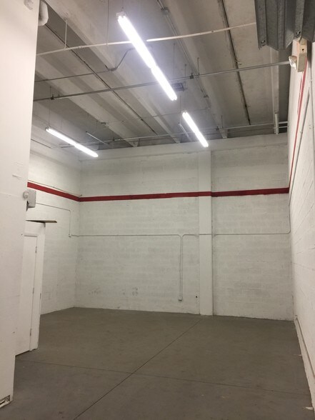 More Photos Of 10601-10677 NW 122nd St, Medley Warehouse For Lease