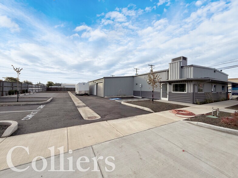 Primary Photo Of 107 E 40th St, Garden City Warehouse For Lease