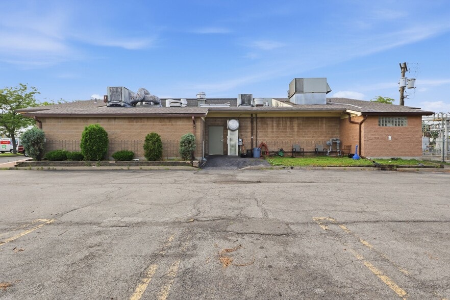 More Photos Of 1925 E Ridge Rd, Rochester Restaurant For Sale