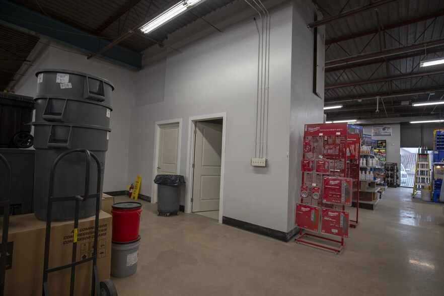 More Photos Of 5641 N Washington St, Denver Manufacturing For Lease