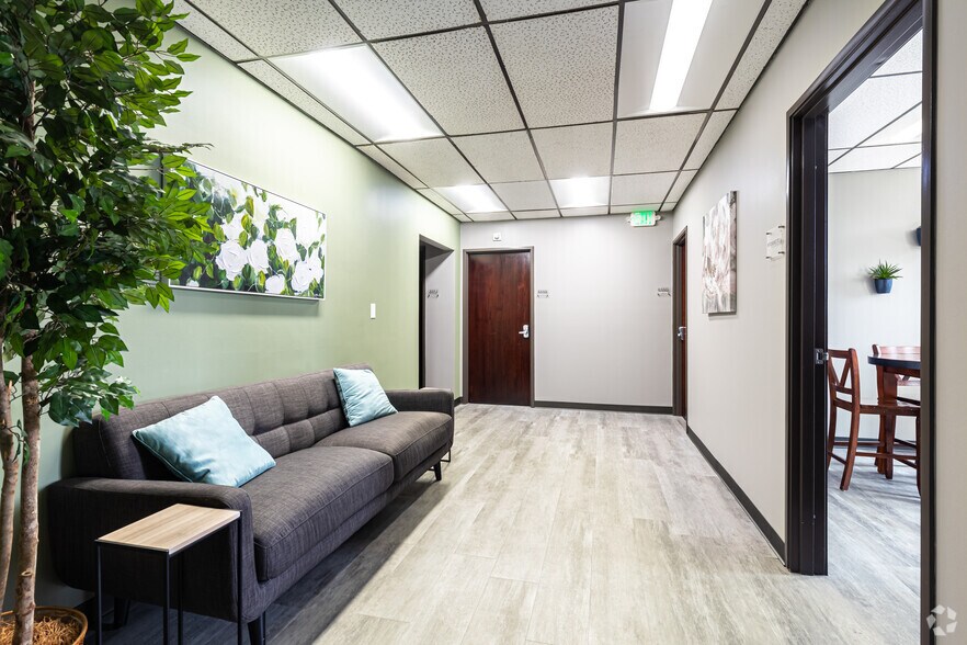 More Photos Of 4240 Blue Ridge Blvd, Kansas City Office For Lease