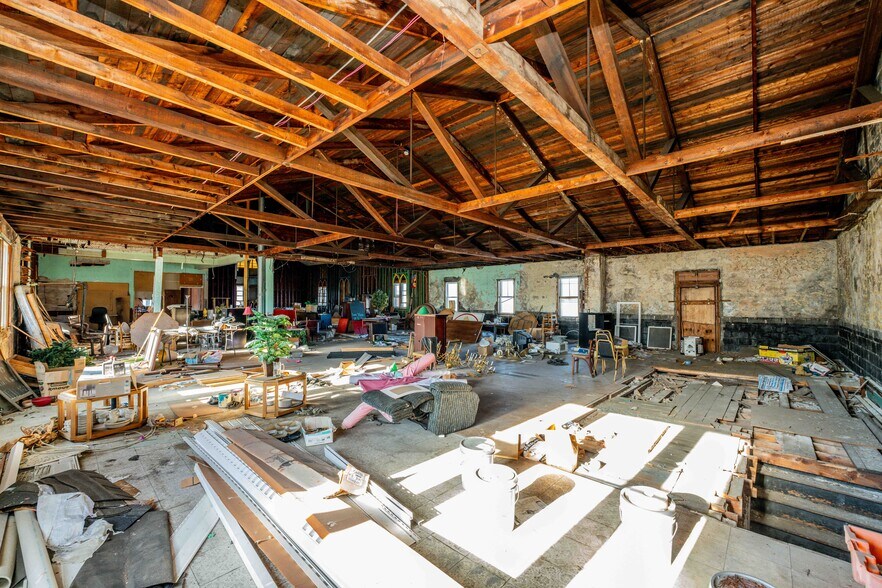 More Photos Of 266 Dartmouth St, New Bedford Restaurant For Sale