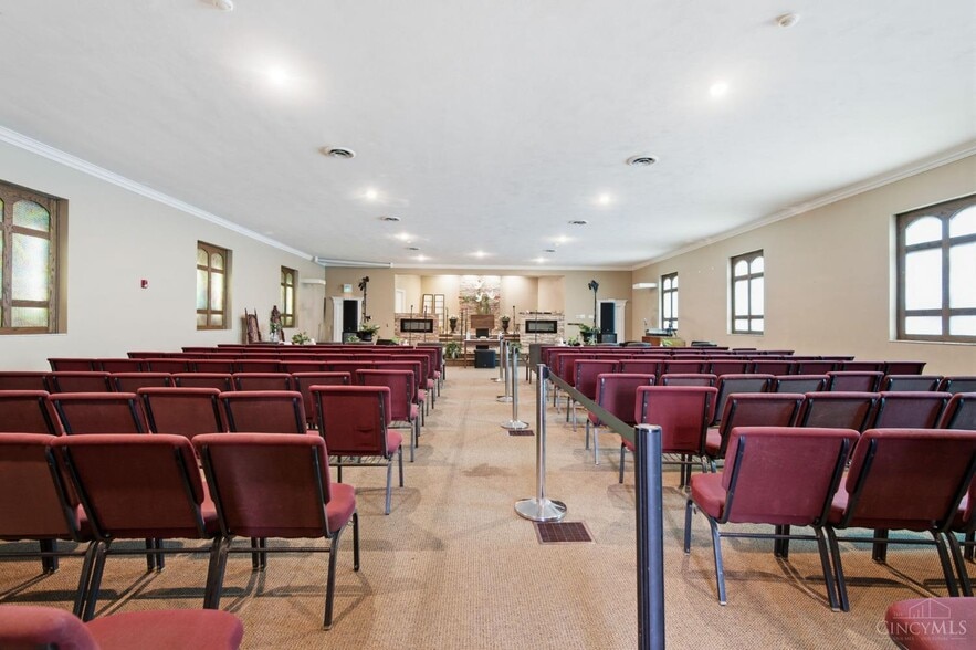 More Photos Of 810 N Broadway St, Lebanon Religious Facility For Sale