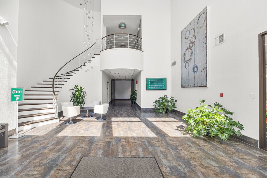 More Photos Of 105 N Spring St, Greenville Office For Lease