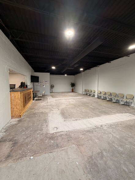More Photos Of 11 S Western Ave, Oklahoma City Service For Lease
