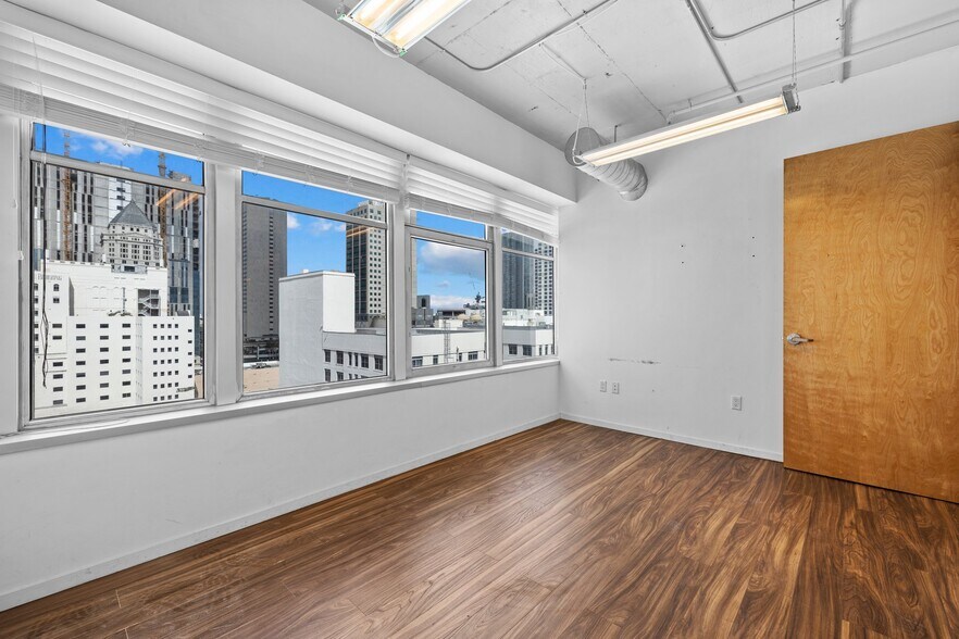 More Photos Of 14 NE 1st Ave, Miami Office For Sale
