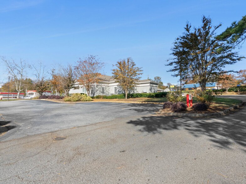 More Photos Of 79 S Main St, Inman General Retail For Sale