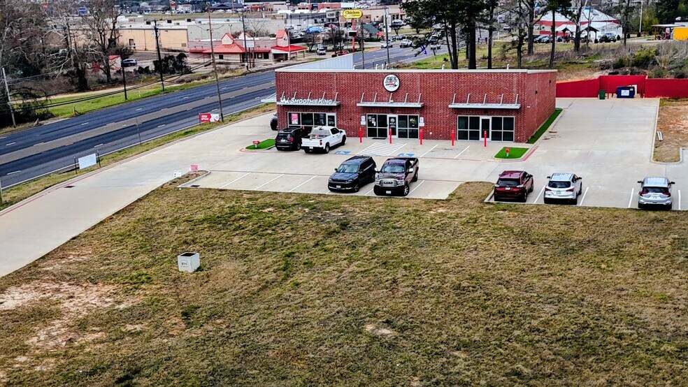 More Photos Of 2212 Crockett Rd, Palestine Freestanding For Lease