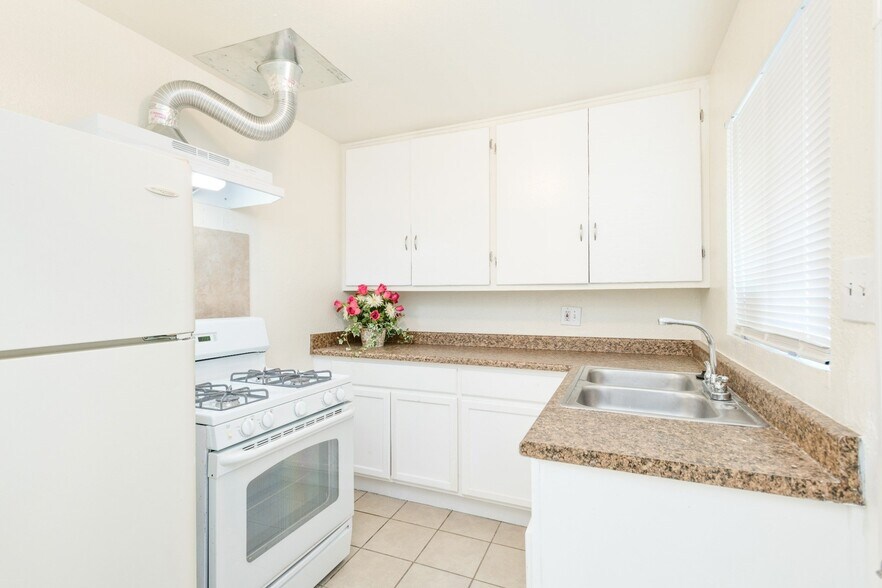 More Photos Of 15564 Hesperia Rd, Victorville Apartments For Sale