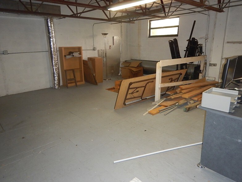 More Photos Of 4199 N Dixie Hwy, Boca Raton Warehouse For Lease