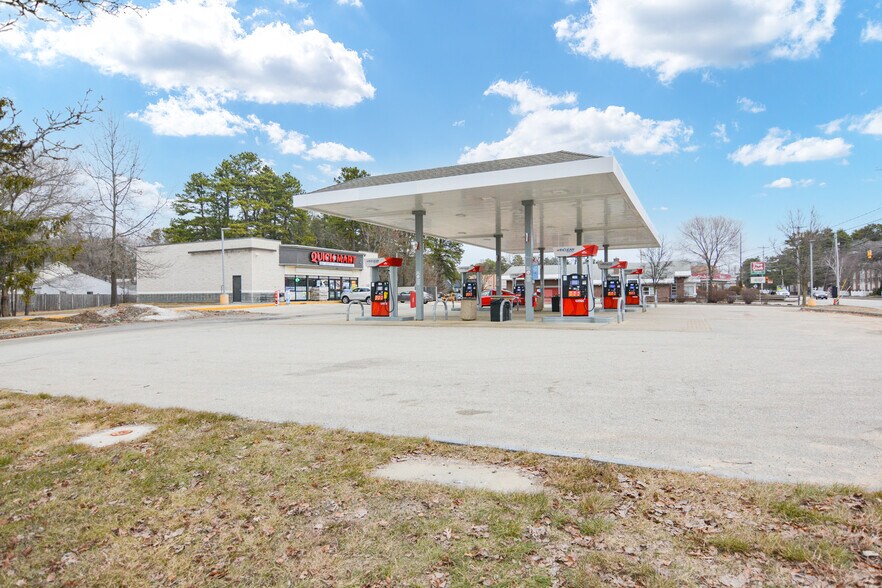 More Photos Of 125 Loudon Rd, Concord Convenience Store For Sale
