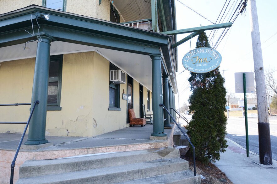 More Photos Of 101 S Main St, Richlandtown Restaurant For Sale