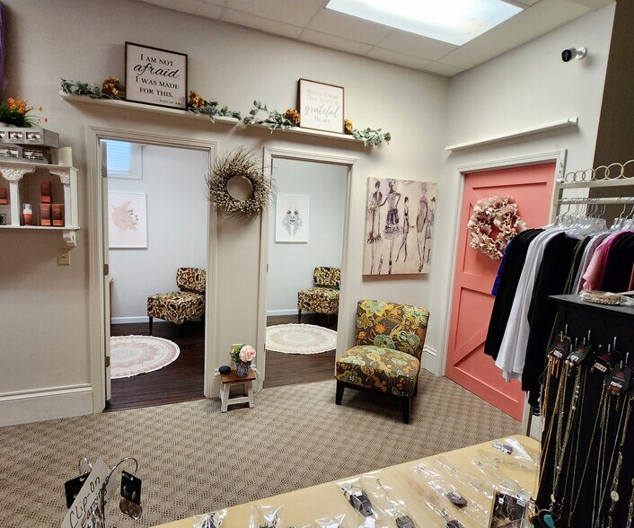 More Photos Of 424 Main St, Edmore Storefront For Sale