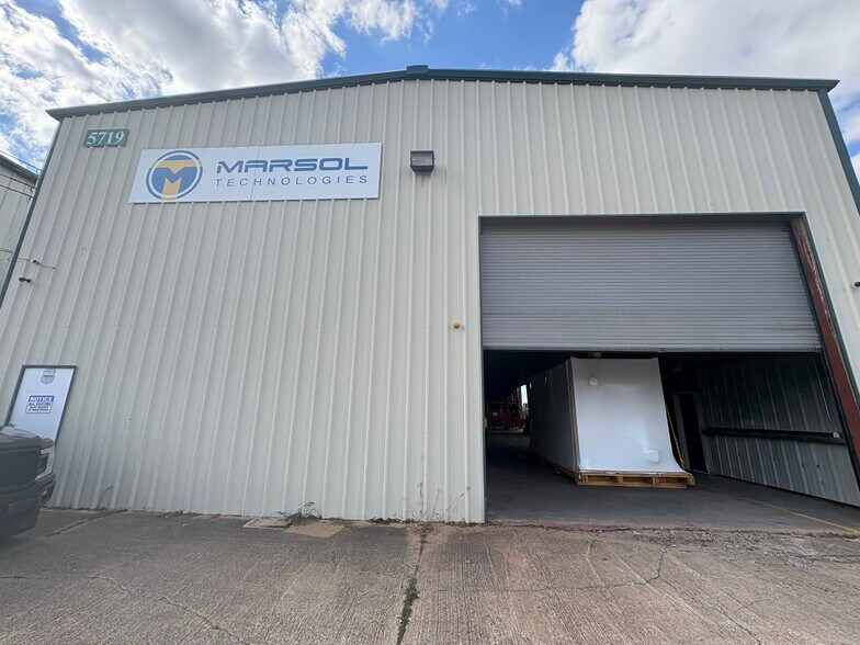 More Photos Of 5719 Cunningham Rd, Houston Unknown For Lease