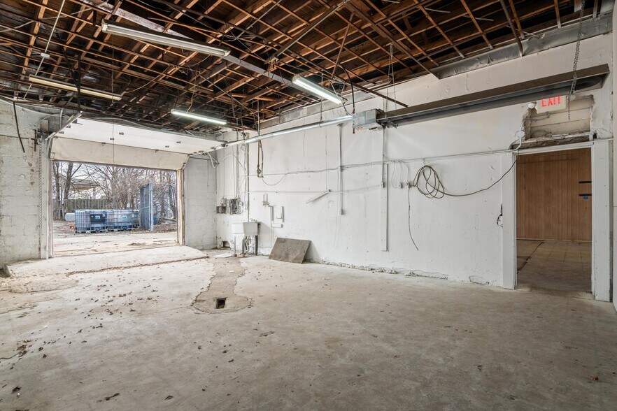 More Photos Of 300 E 8 Mile Rd, Detroit Warehouse For Lease