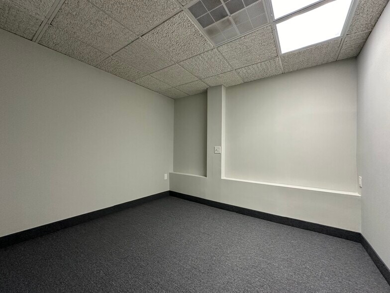 More Photos Of 733-759 Memorial Ave, West Springfield Showroom For Sale