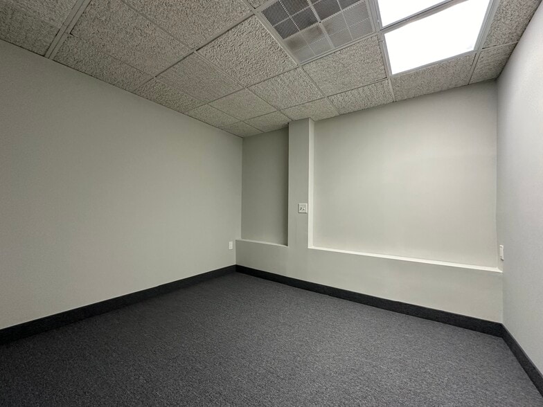 More Photos Of 733-759 Memorial Ave, West Springfield Showroom For Sale