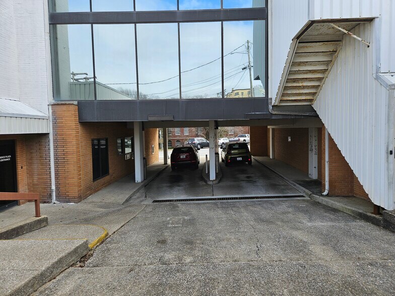 More Photos Of 113 W Public Sq, Glasgow Office For Sale