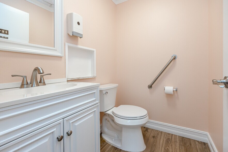 More Photos Of 6449 38th Ave, Saint Petersburg Medical For Lease