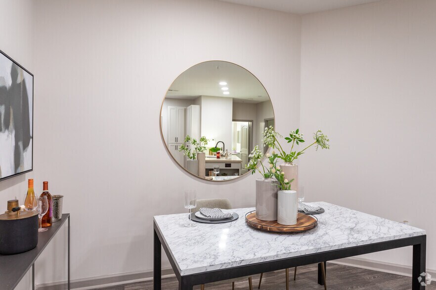 More Photos Of 900 E Six Forks Rd, Raleigh Apartments For Lease