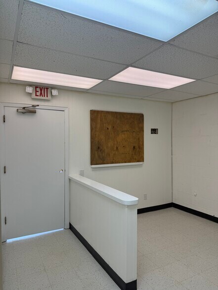 More Photos Of 597 Vandalia St, Memphis Flex For Lease