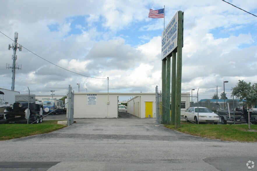 More Photos Of 125 31st Ter S, Boynton Beach Self Storage For Lease