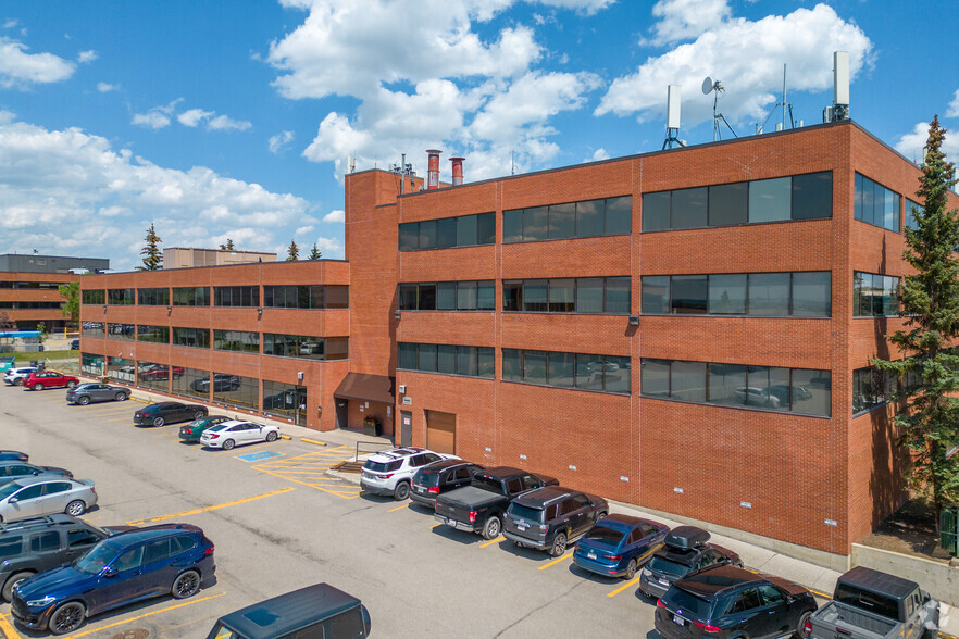 More Photos Of 3115 12th St NE, Calgary Office For Sale