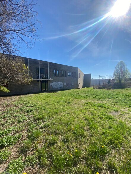 More Photos Of 4433 Howley St, Pittsburgh Flex For Sale